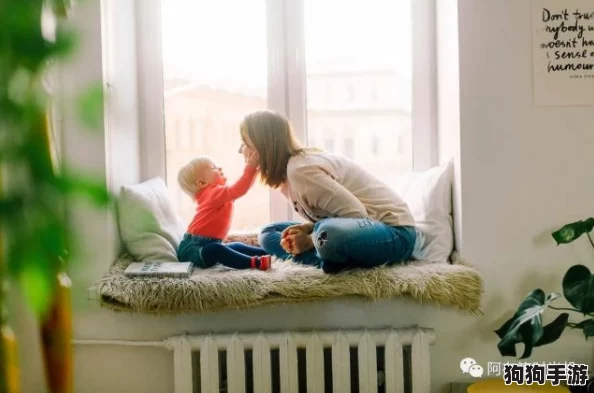 一小孩和妈妈拨开烦恼，一起享受无缝下载与安装的新体验