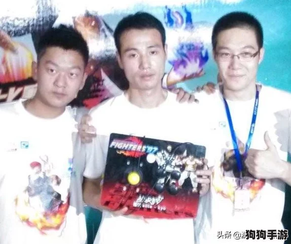 终极对决：拳皇97经典魅力VS KYO炫酷风采，谁才是你心中的格斗之王？