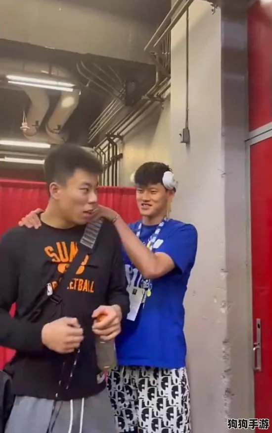 掌握最强NBA空接绝技：解锁高空飞跃，精准传递的艺术教学！