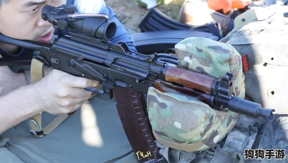 三角洲特种部队利器较量：AK-12与改良版AKS74U性能特点与应用场景综合对比探究