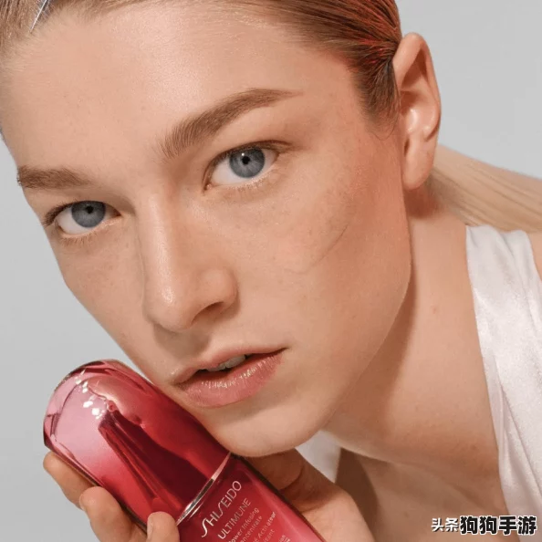 ysl蜜桃色成人麻豆：评测分享，展现独特妆容魅力，成为时尚圈的新宠儿