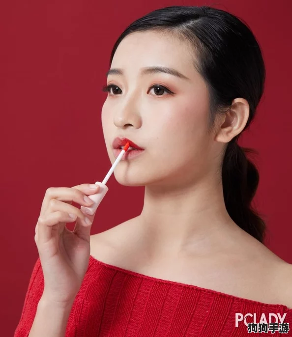ysl蜜桃色成人麻豆：评测分享，展现独特妆容魅力，成为时尚圈的新宠儿