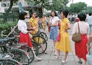 凌晨三点播放的视频叫什么？深夜观看的独特心境与情感分享，带你走进夜晚的思绪世界！