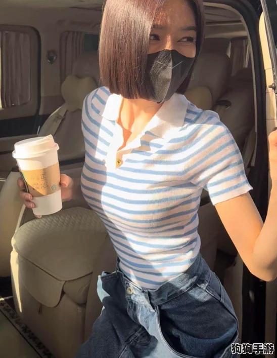 张筱雨两腿玉门打开图，展现绝美身姿与时尚魅力，引发网友热议与关注