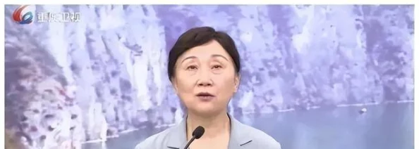 “两男一女的开放式婚姻，网友热议：这样的关系究竟是爱还是自由的迷失？”