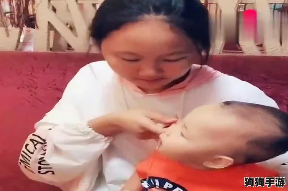 弟弟给姐姐吃钢筋，竟引发全网热议，网友纷纷围观评论！