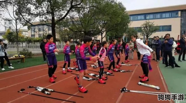男生女生一起查查查滑轮鞋,畅享夏日运动乐趣与时尚潮流的完美结合 男生女生一起查查查滑轮鞋,畅享夏日运动乐趣与时尚潮流的完美结合