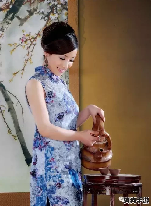 萌白酱旗袍：时尚与传统的完美结合，展现独特魅力与优雅气质