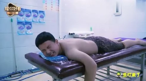 国产搓澡Gay456澡堂：肥皂飞舞间的欢乐时光，谁是搓背王中王？