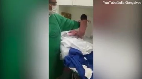旱厕偷拍Vid墟大屁股，惊现奇葩瞬间引发热议，网友纷纷围观评论！