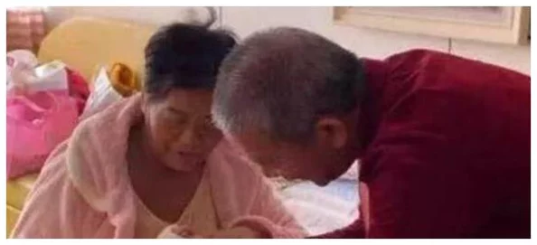 农村老太激情亂伦：七旬奶奶玩转虚拟世界,意外邂逅网恋对象竟是亲孙