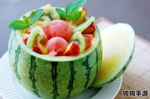 夏日清凉大作战：榴莲、草莓的甜蜜邂逅VS西瓜、茄子黄瓜的自然解暑，哪个更是你的消夏首选？