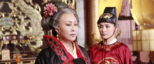 上官婉儿拿一支笔稿自己，网友惊叹她的才华与智慧如何在历史长河中熠熠生辉