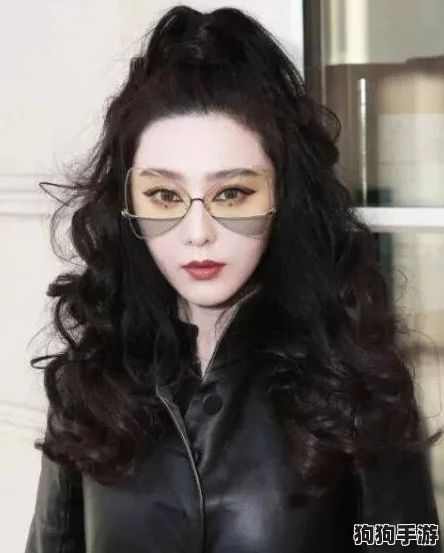 超美熟女红色妖姬圣水，尽享奢华护肤与魅力绽放的完美结合
